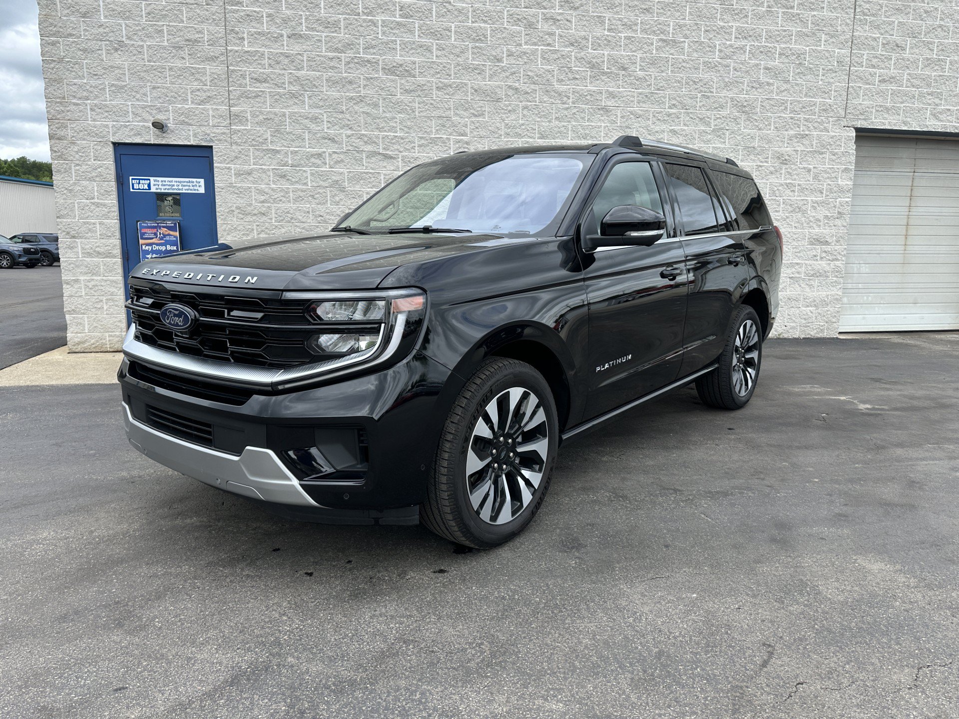 Certified 2025 Ford Expedition Platinum w/ Driver's Package