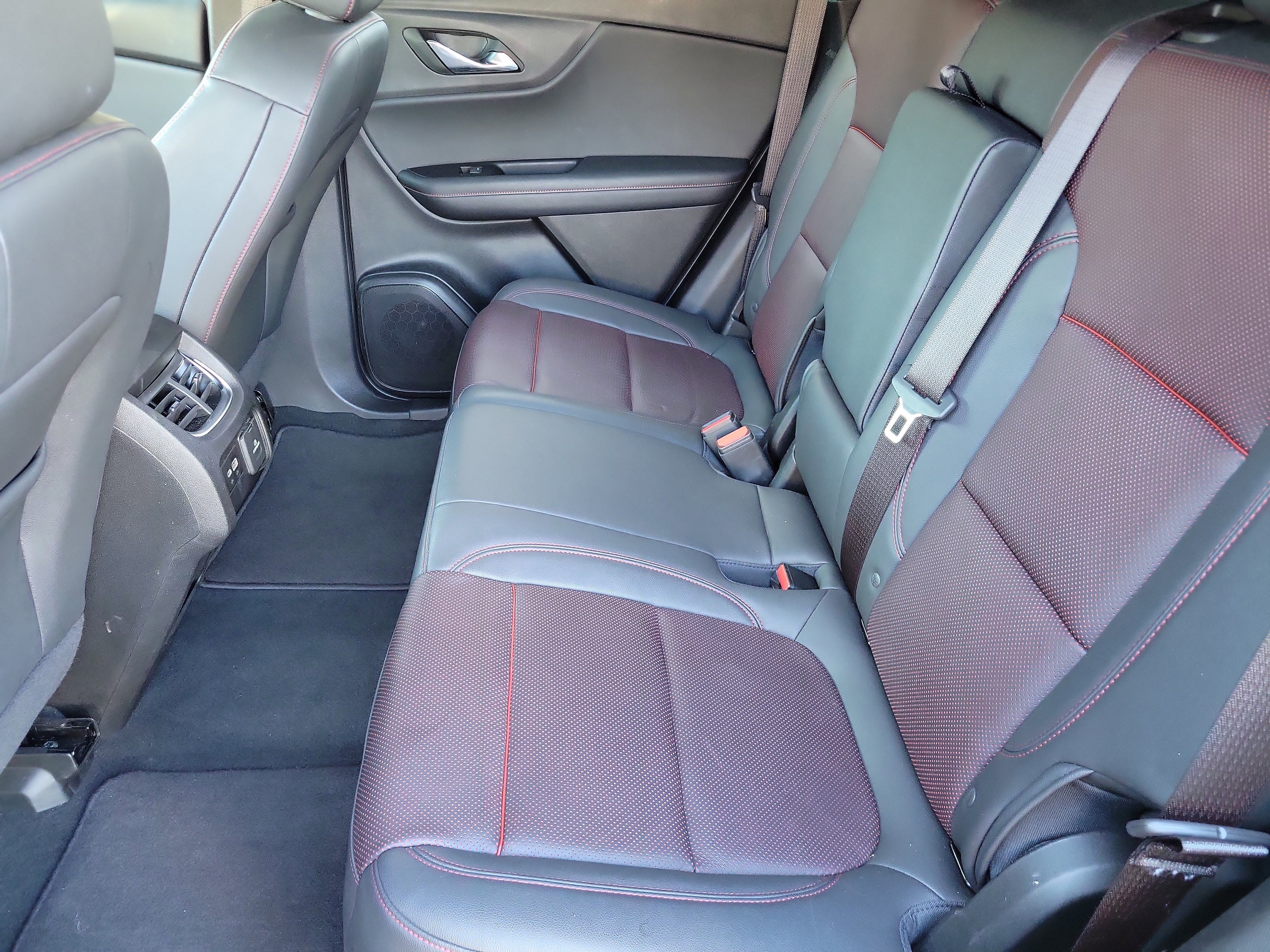 Used 2025 Chevrolet Blazer RS FWD image 12