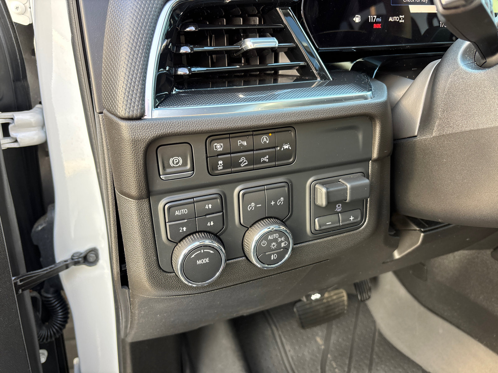 Used 2025 Chevrolet Tahoe RST w/ Comfort Package image 15