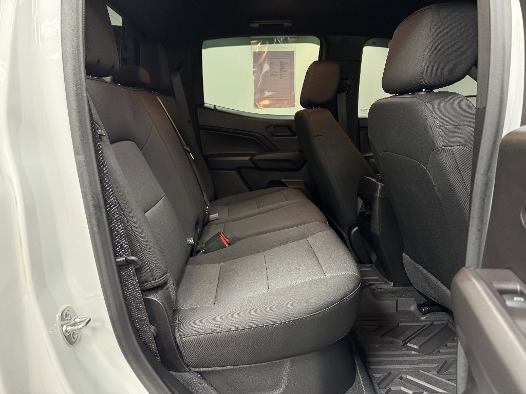 Used 2025 Chevrolet Colorado Trail Boss w/ Midnight Edition AWD/4WD image 13