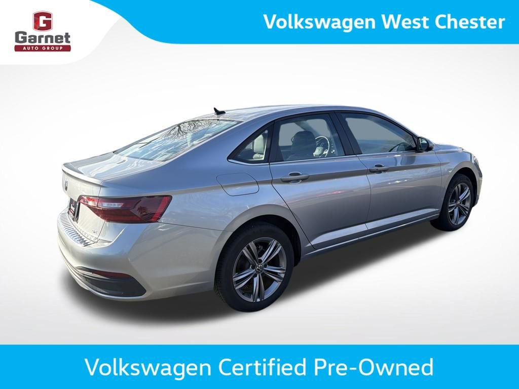 Certified 2023 Volkswagen Jetta SE FWD image 5