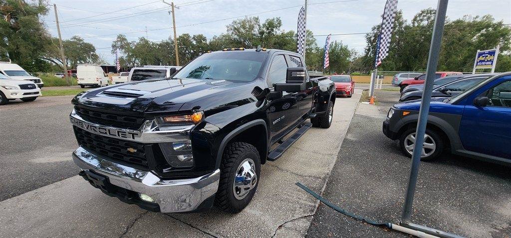 Used 2022 Chevrolet Silverado 3500 LT w/ Convenience Package AWD/4WD image 2