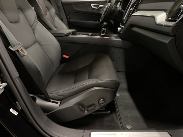 Used 2025 Volvo XC60 B5 Plus image 83