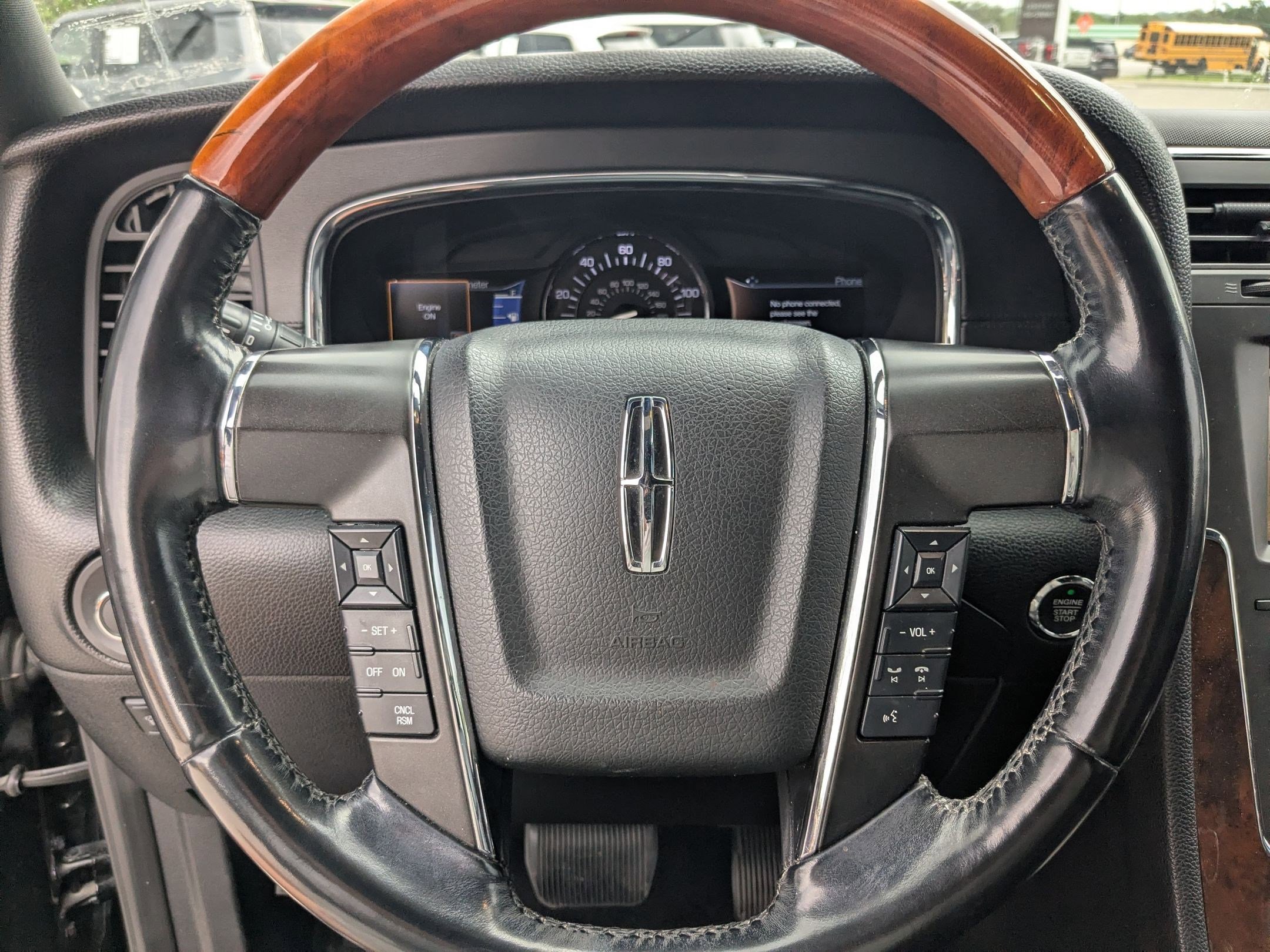 Used 2017 Lincoln Navigator L Select image 13