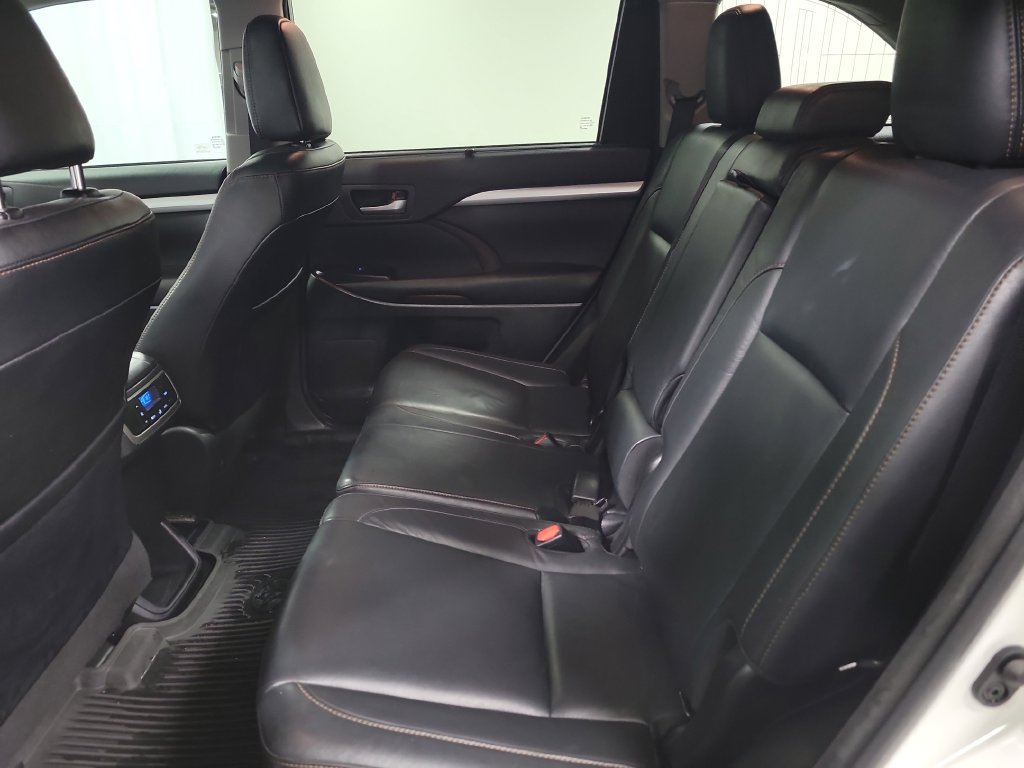 Used 2017 Toyota Highlander XLE AWD/4WD image 29