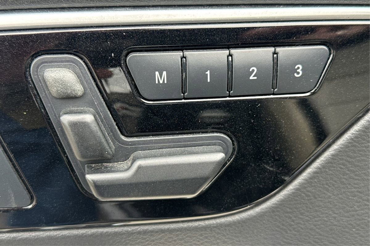 Used 2017 INFINITI QX30 Premium w/ Technology Package image 19