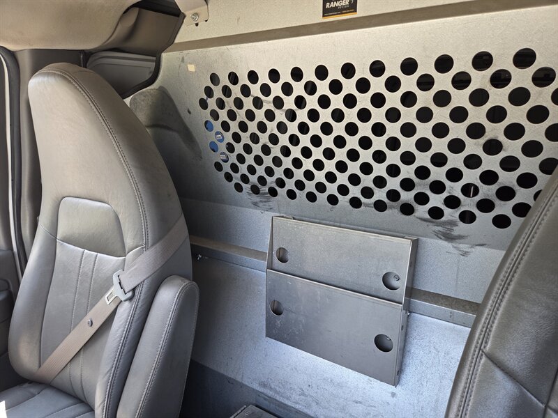 Used 2015 Chevrolet Express 2500 RWD image 18