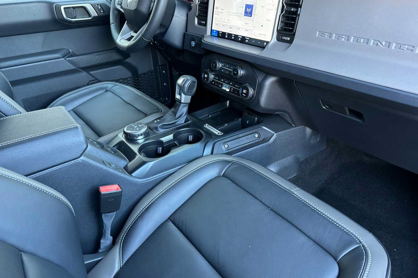New 2025 Ford Bronco Outer Banks AWD/4WD image 13