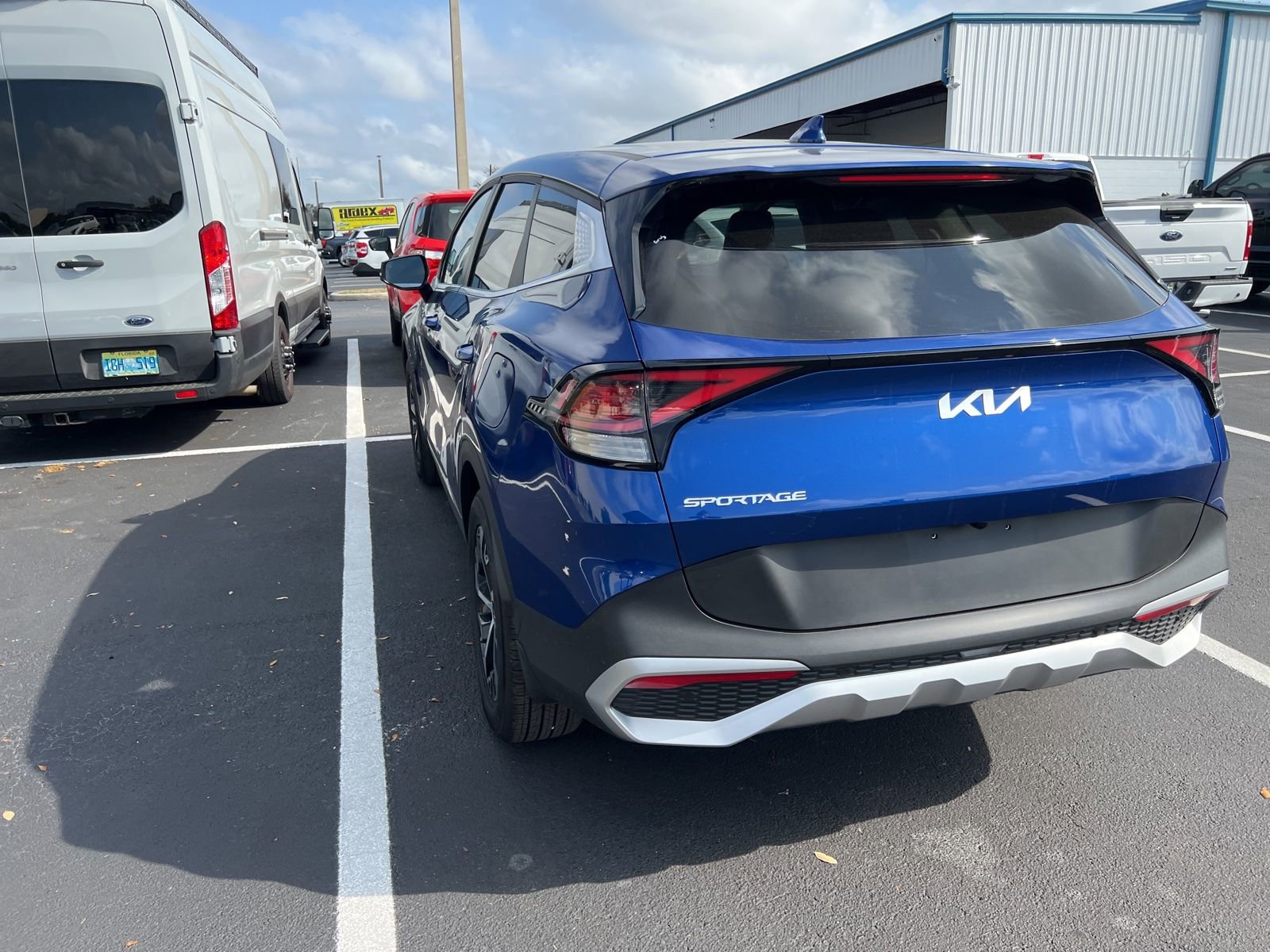 Used 2025 Kia Sportage EX image 12