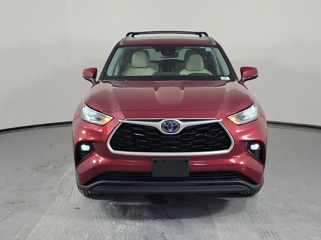 Certified 2020 Toyota Highlander XLE AWD/4WD image 2