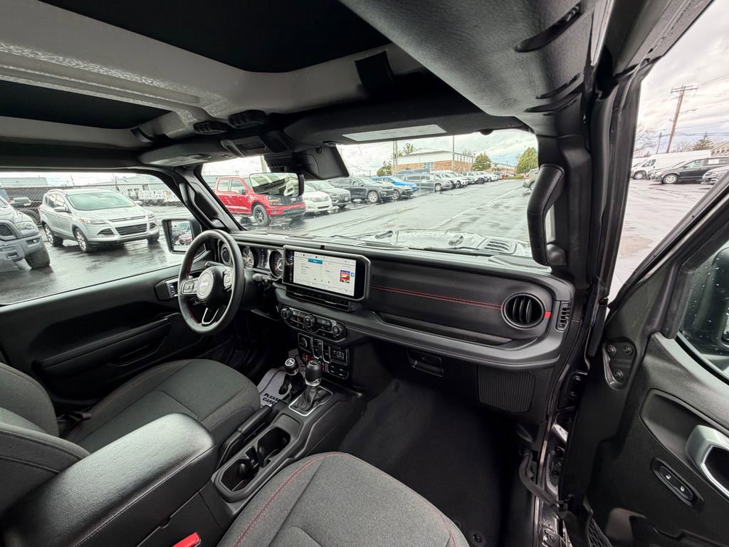 Used 2024 Jeep Gladiator Rubicon w/ Technology Group image 12