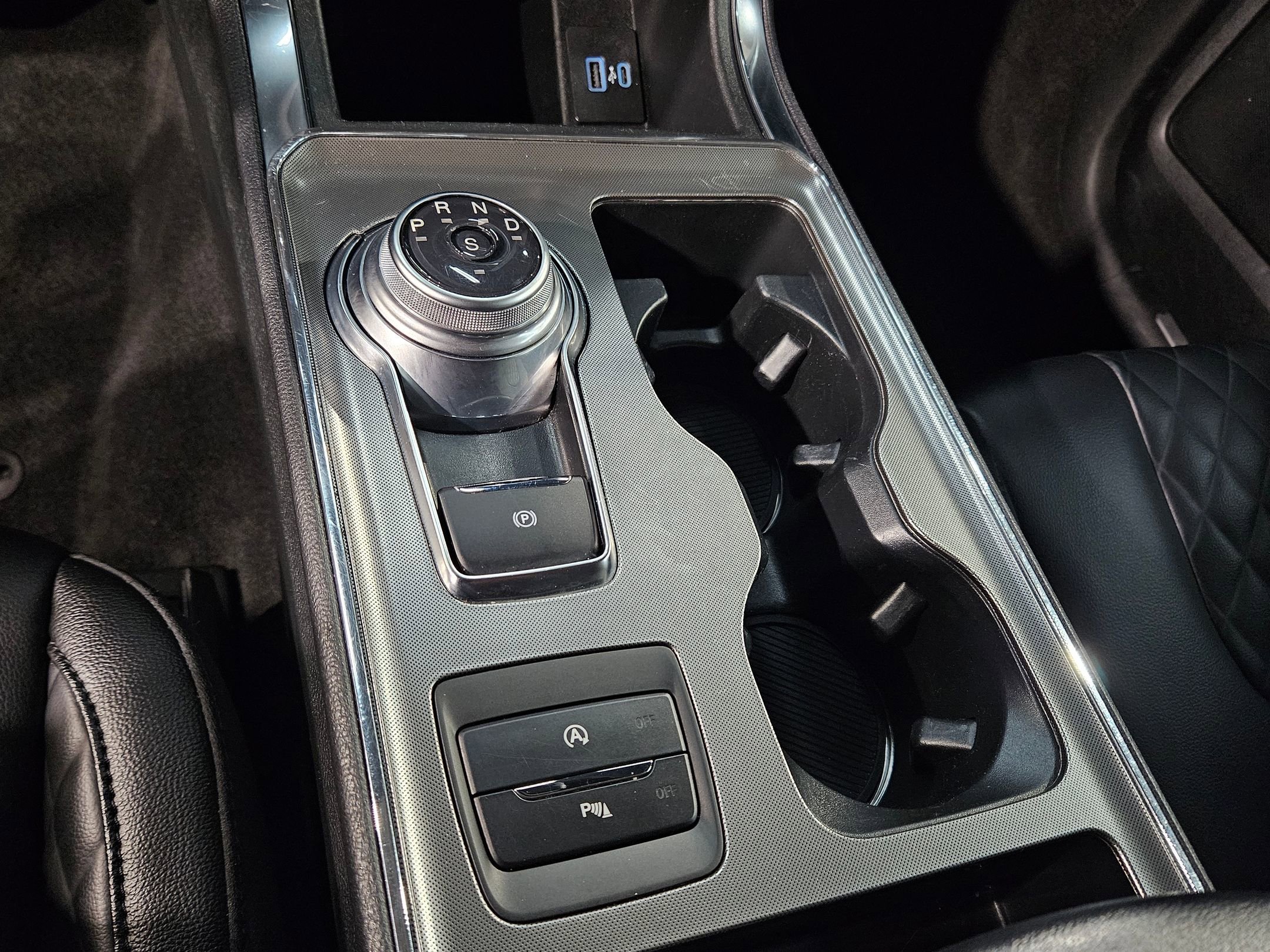 Used 2024 Ford Edge Titanium image 32