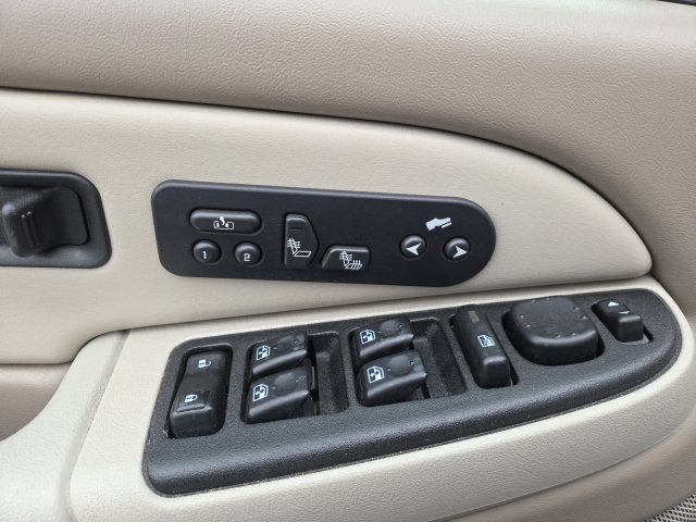 Used 2003 Chevrolet Suburban 2500 LT w/ LT Preferred Equipment Group AWD/4WD image 17