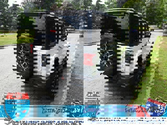 Used 2024 Jeep Wrangler Sahara w/ Technology Group image 5