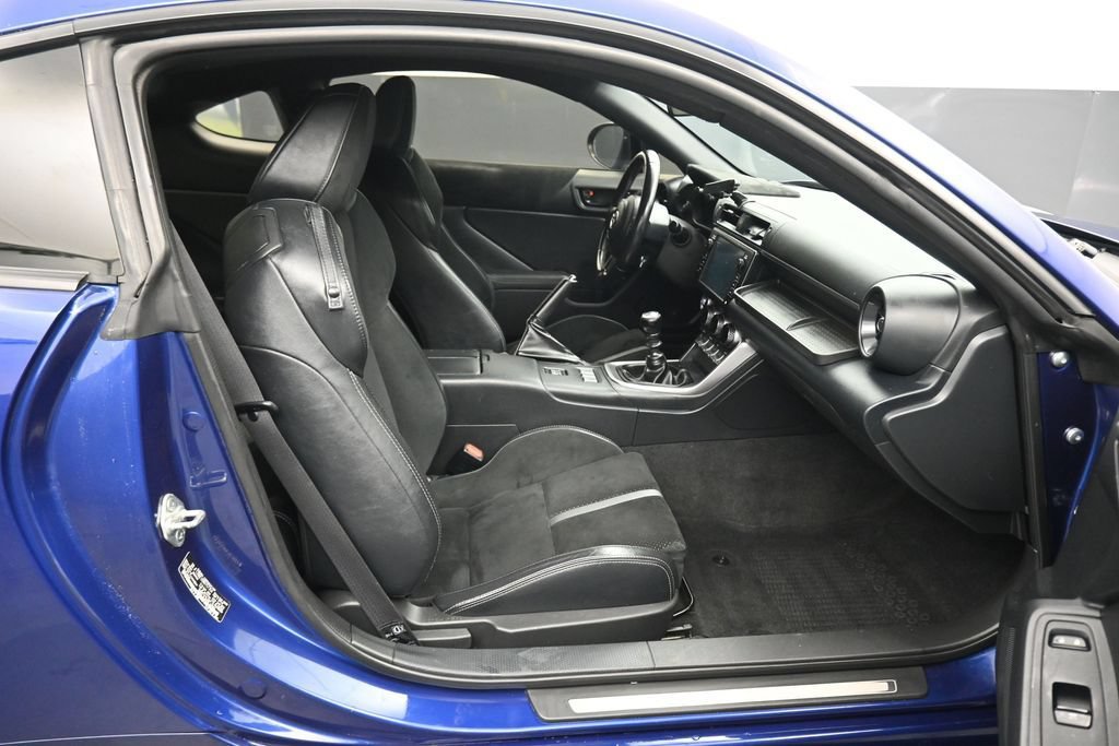 Used 2022 Toyota GR86 Premium RWD image 31