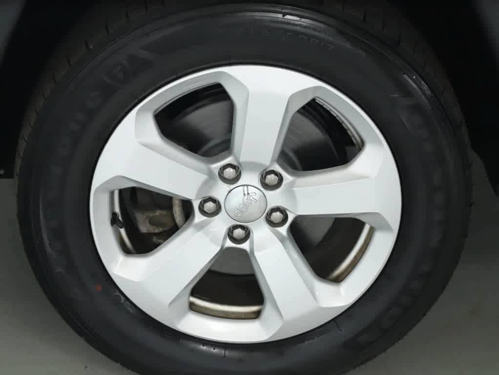 Used 2017 Jeep Compass Latitude w/ Popular Equipment Group AWD/4WD image 39