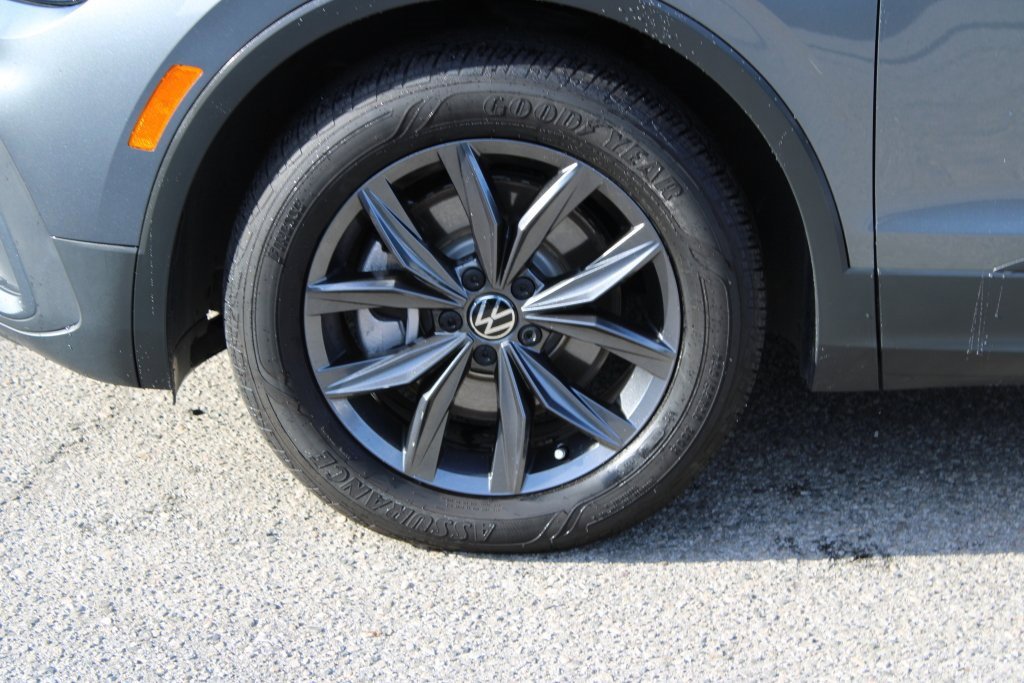 Used 2023 Volkswagen Tiguan SE image 8