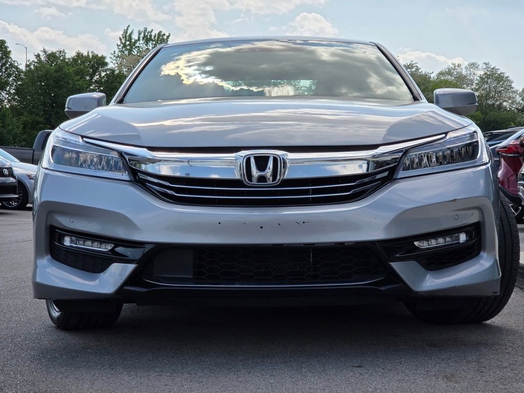 Used 2017 Honda Accord Touring image 3