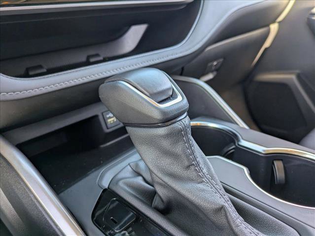 Certified 2025 Toyota Highlander XLE image 12