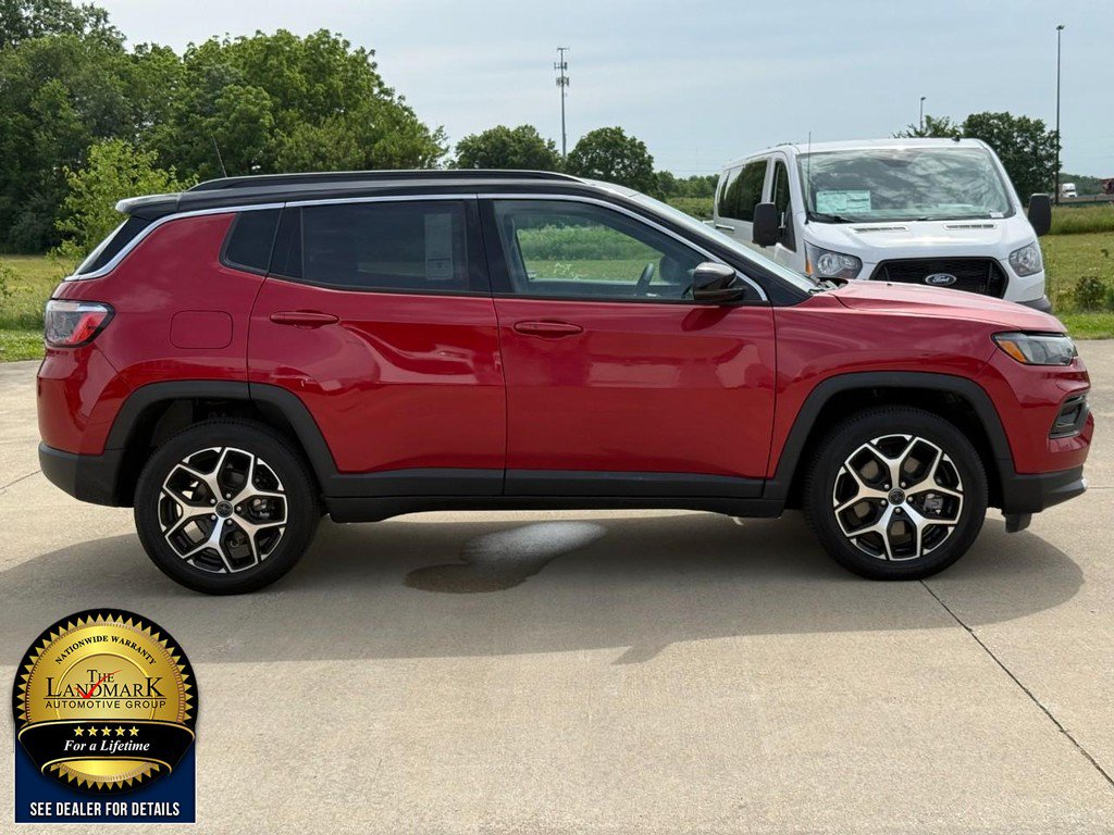 Used 2025 Jeep Compass Limited AWD/4WD image 4