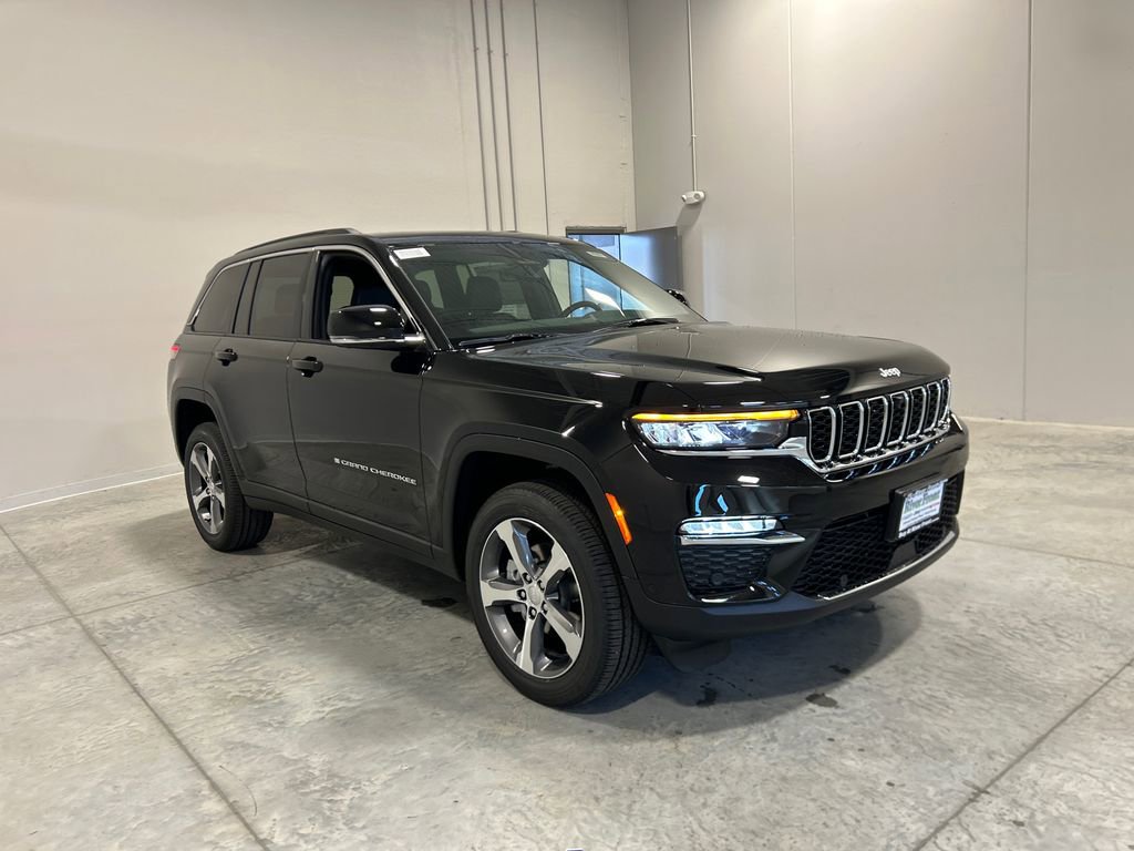 New 2025 Jeep Grand Cherokee Limited w/ Luxury Tech Group II image 4