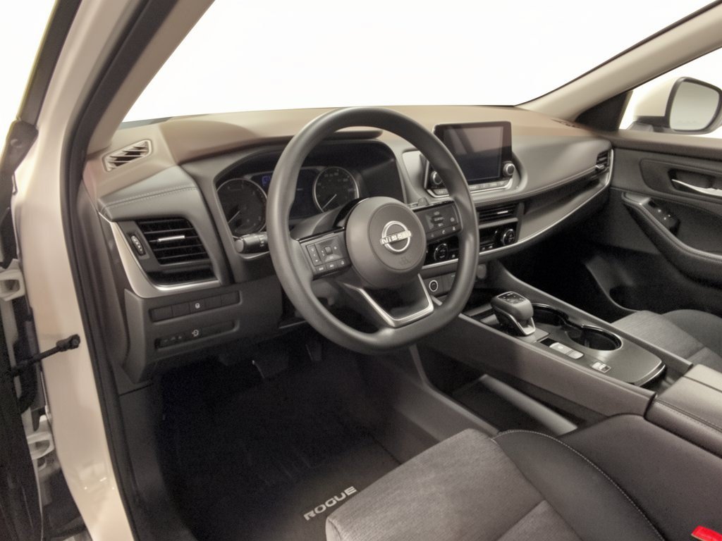 Used 2023 Nissan Rogue SV FWD image 4