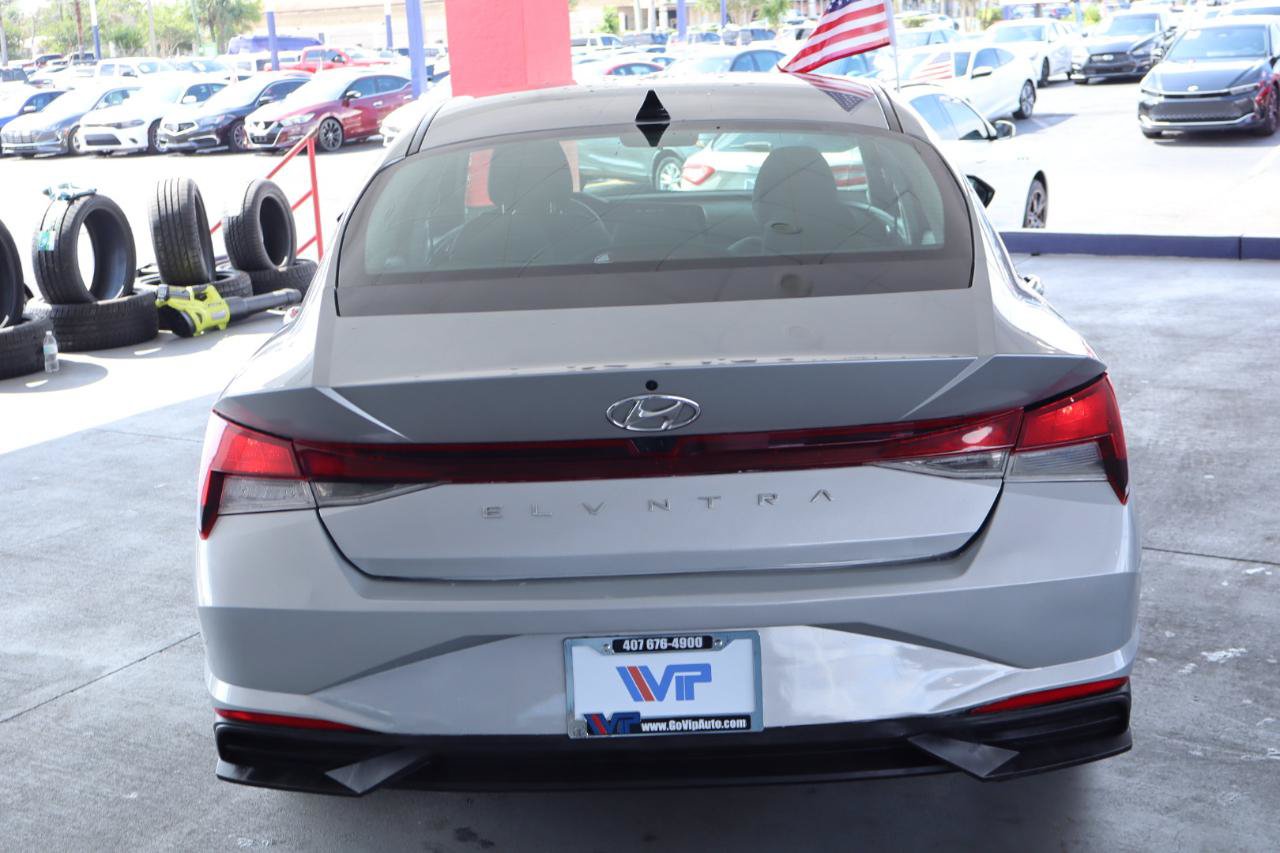 Used 2023 Hyundai Elantra SEL w/ Cargo Package FWD image 6