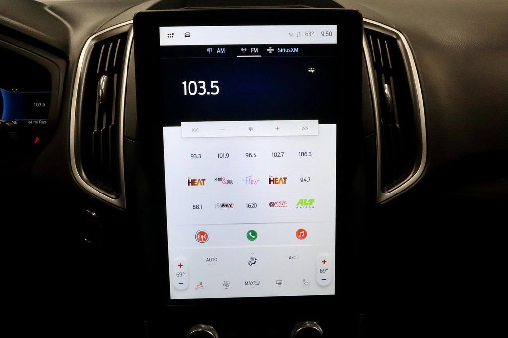 Used 2023 Ford Edge SEL image 3