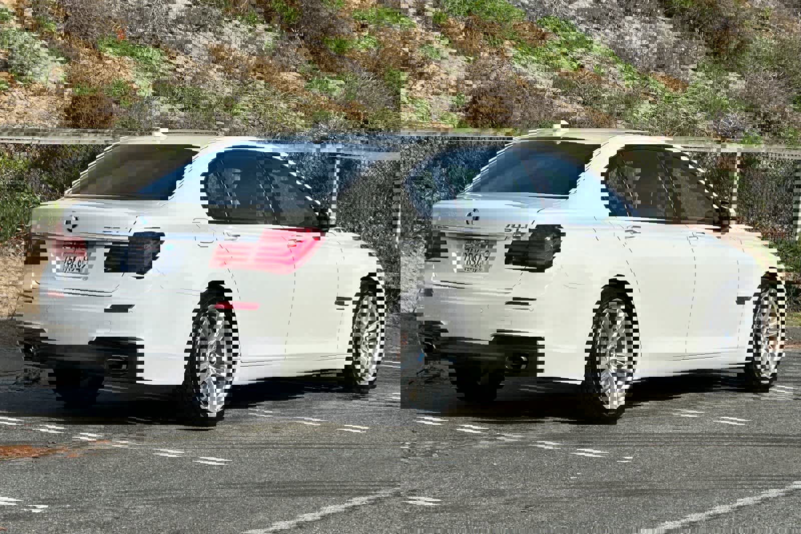 Used 2013 BMW 750Li image 2