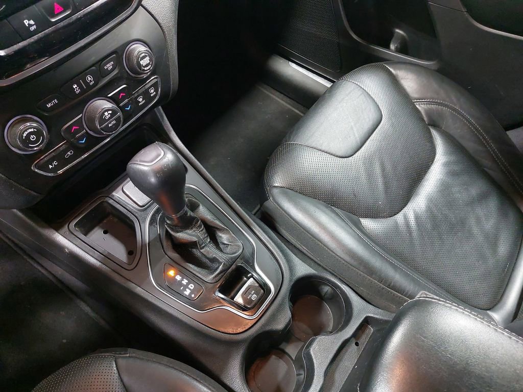 Used 2019 Jeep Cherokee Limited FWD image 24