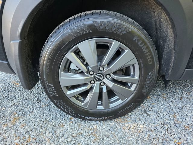 Used 2024 Nissan Pathfinder SV w/ SV Premium Package image 11