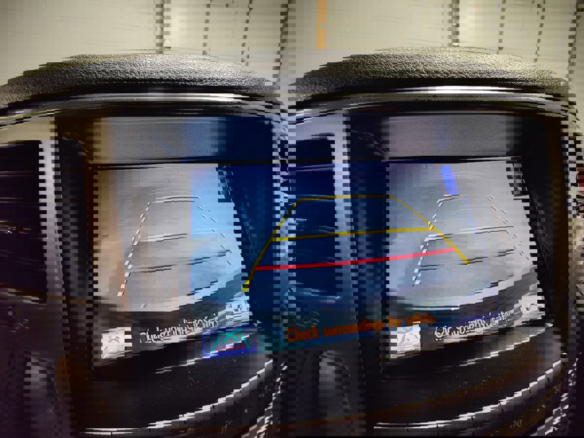 Used 2015 Lexus LX 570 4WD w/ Luxury Package image 43