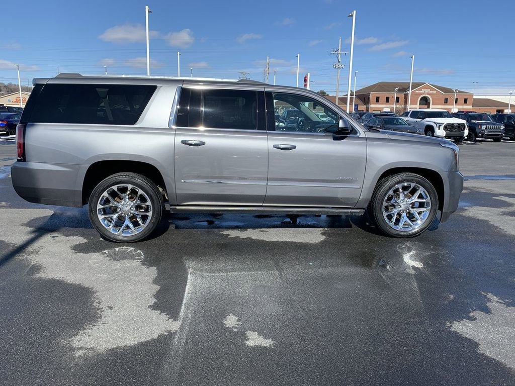 Used 2020 GMC Yukon XL Denali w/ Denali Premium Package image 9