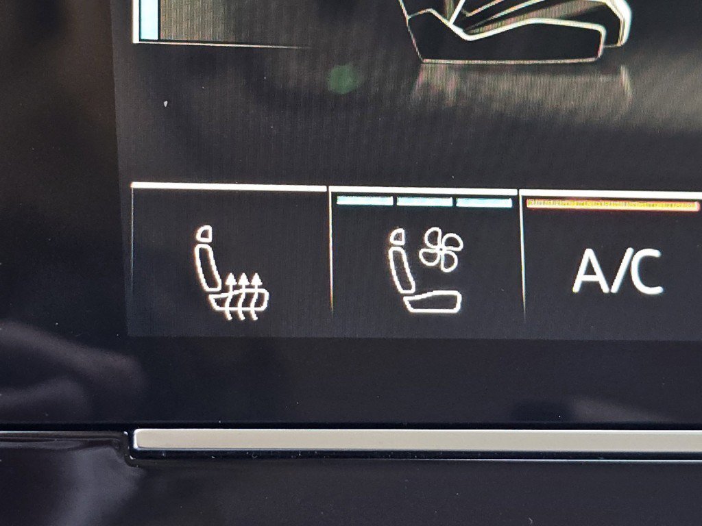 Used 2022 Audi e-tron Premium Plus w/ Premium Plus Package AWD/4WD image 12