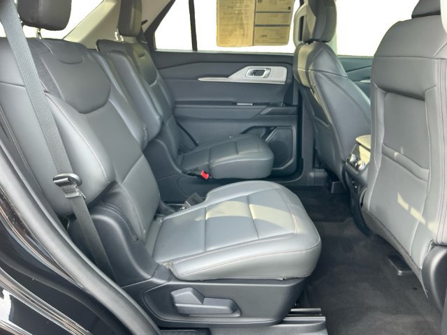 Certified 2025 Ford Explorer Active w/ Active Comfort Package AWD/4WD image 18