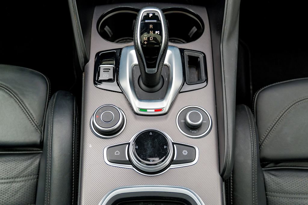 Used 2022 Alfa Romeo Giulia Veloce AWD/4WD image 51