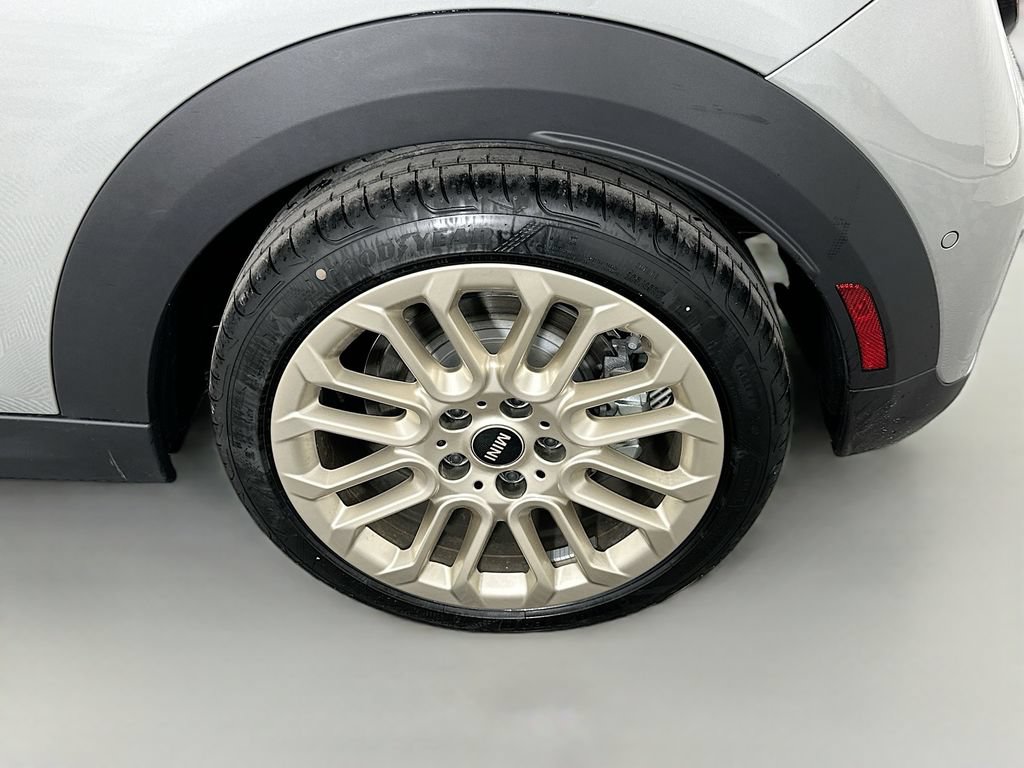 Certified 2025 MINI Cooper 2-Door Hardtop FWD image 22