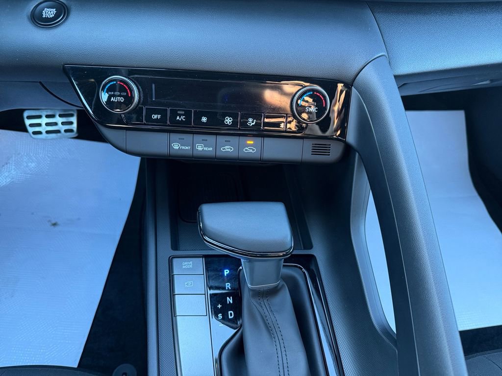 Certified 2025 Hyundai Elantra Sport image 18