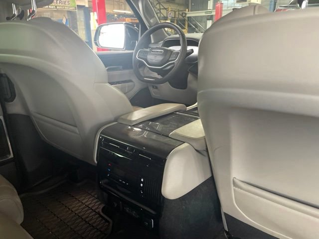 Used 2024 Jeep Wagoneer L 4WD w/ Premium Group I image 12