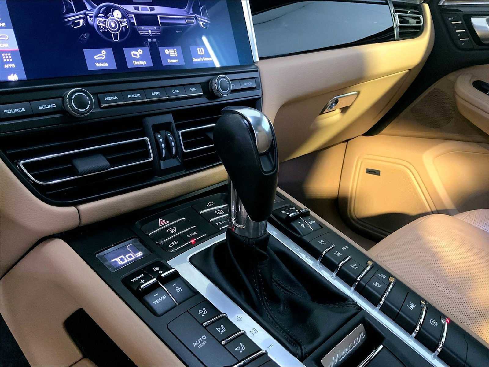 Certified 2020 Porsche Macan AWD/4WD image 17