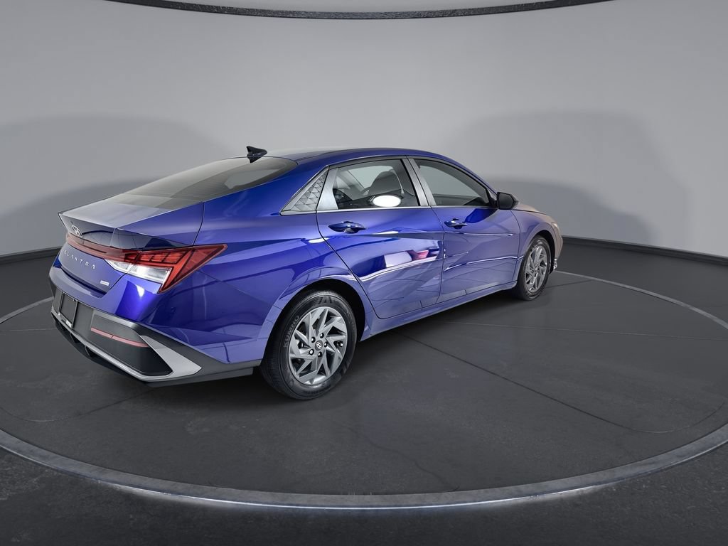 Certified 2025 Hyundai Elantra Hybrid FWD image 8