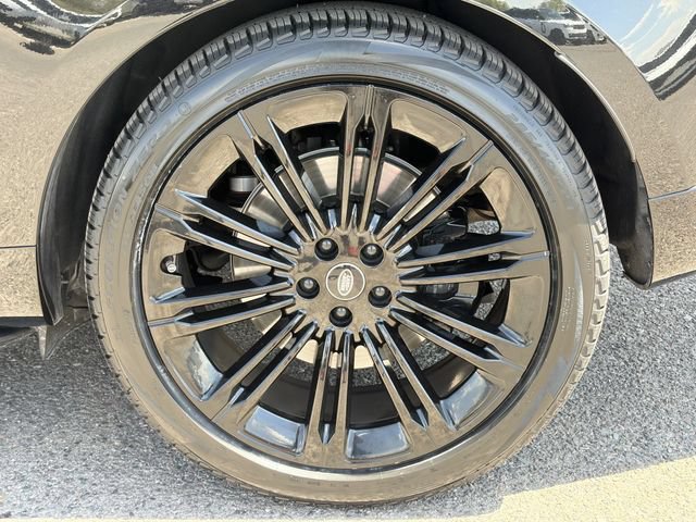 Used 2025 Land Rover Range Rover Long Wheelbase SE AWD/4WD image 31