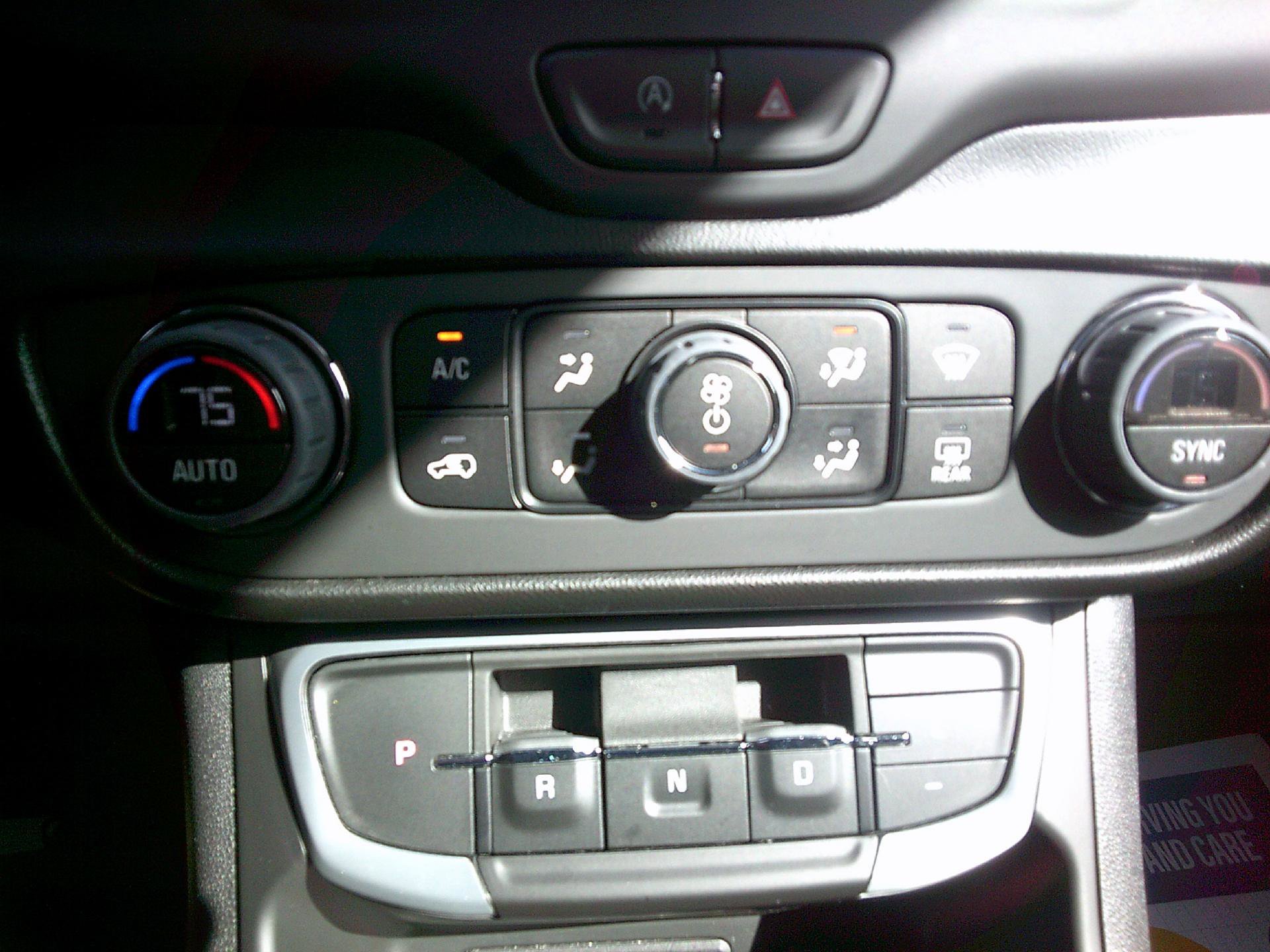 Used 2022 GMC Terrain SLE w/ Driver Convenience Package image 17