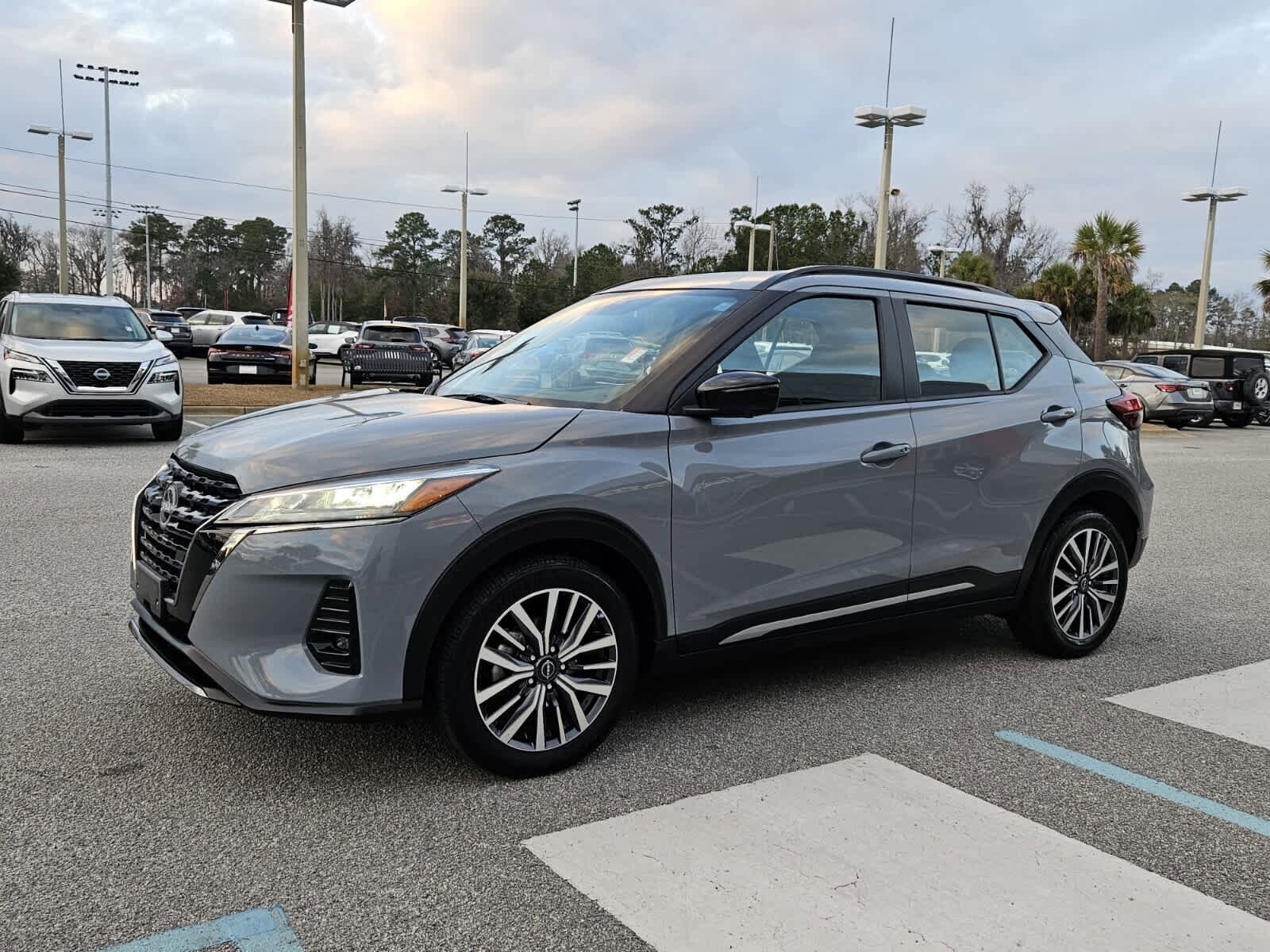 Used 2024 Nissan Kicks SR FWD image 2