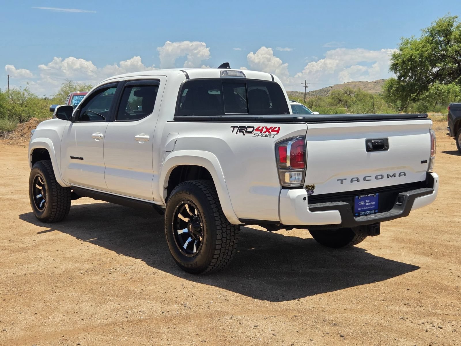 Used 2020 Toyota Tacoma TRD Sport w/ TRD Premium Sport Package AWD/4WD image 9