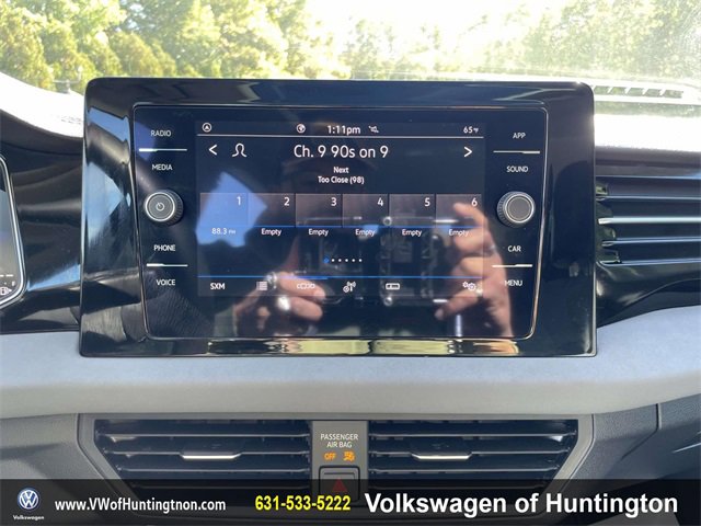 Certified 2025 Volkswagen Jetta SE w/ Sunroof Package image 25