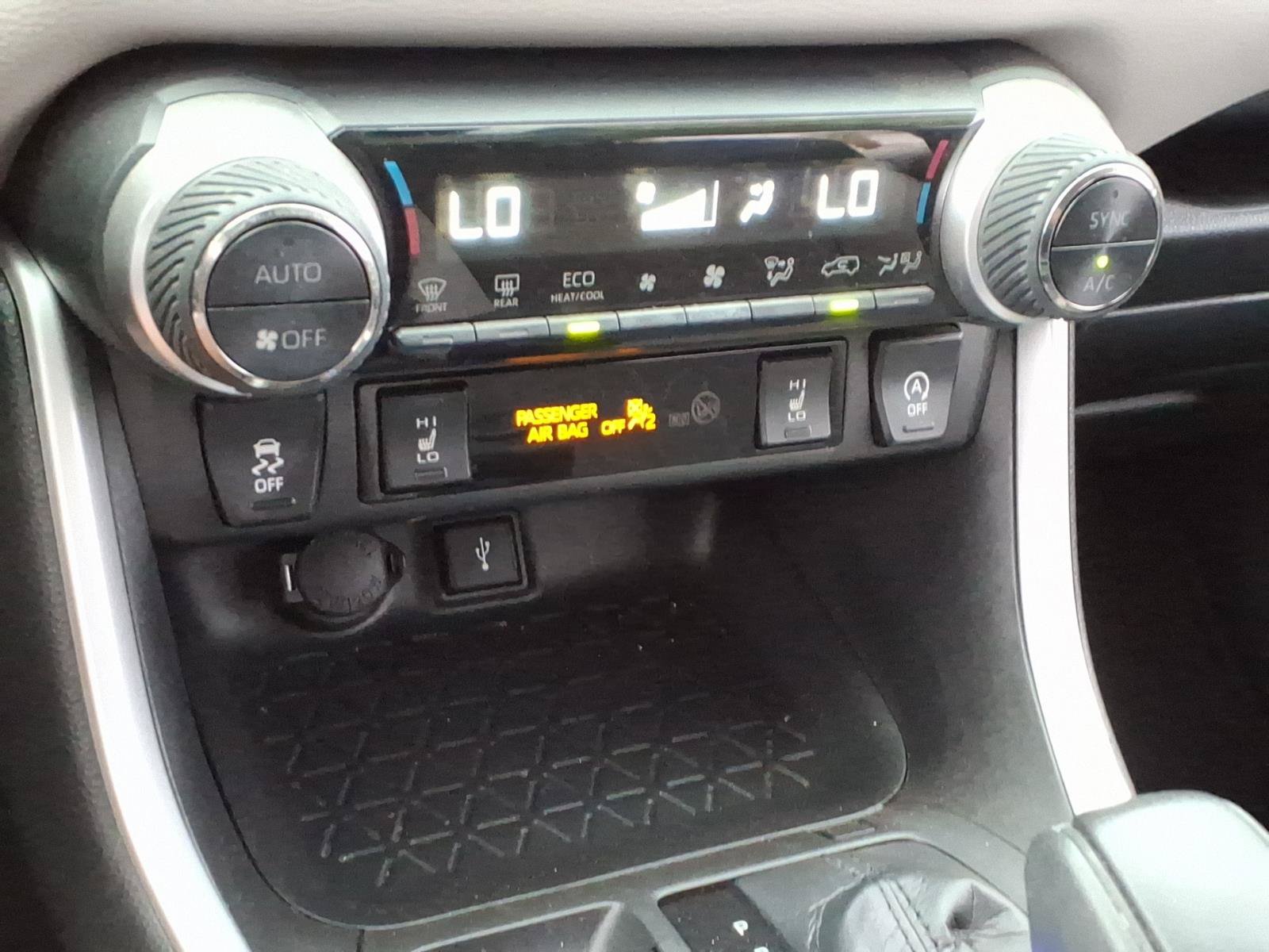 Certified 2021 Toyota RAV4 XLE w/ Convenience Package AWD/4WD image 18