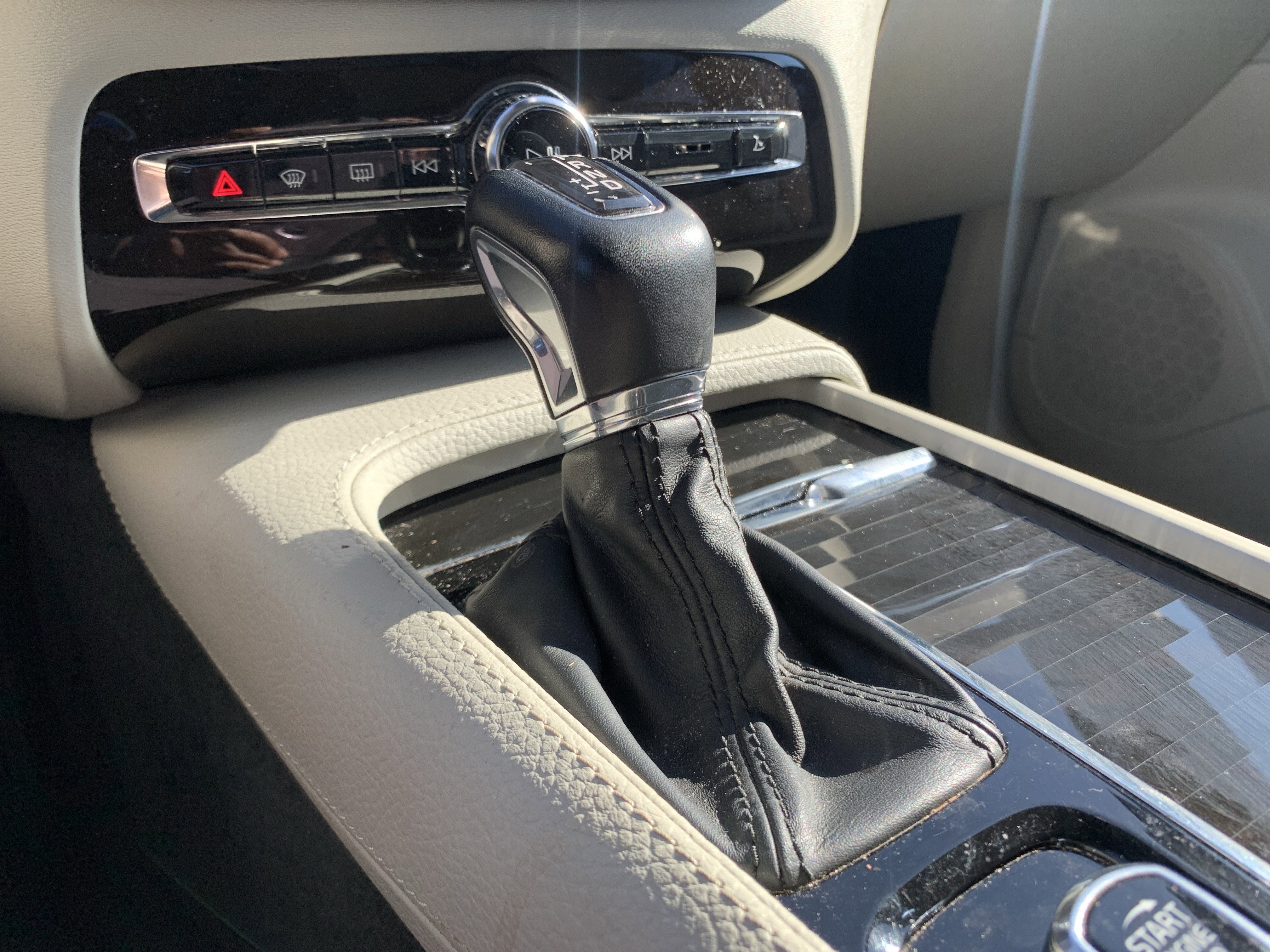 Used 2018 Volvo XC90 T6 Momentum w/ Momentum Plus Package image 26