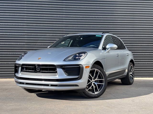 Certified 2026 Porsche Macan AWD/4WD image 1
