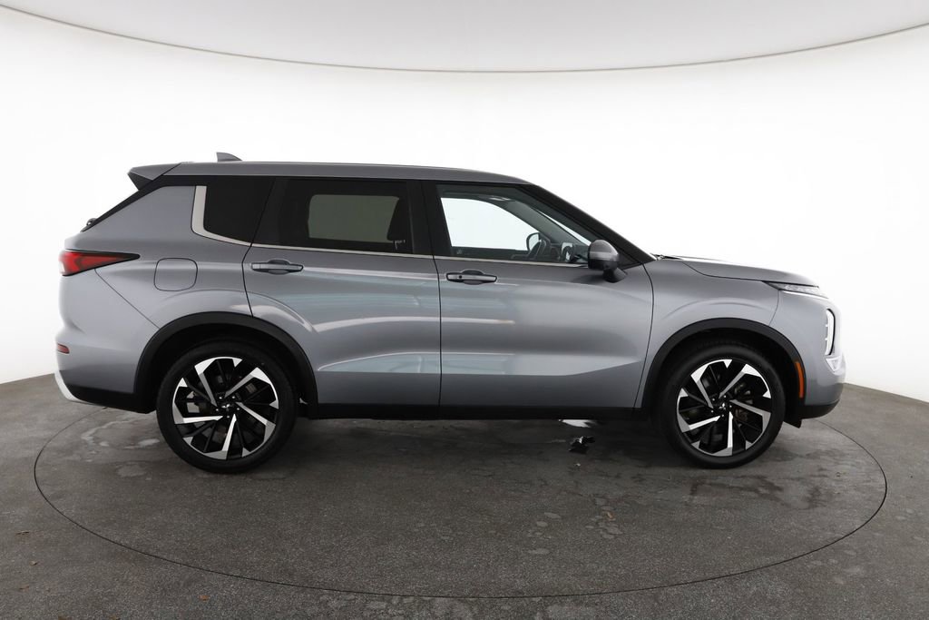 Used 2024 Mitsubishi Outlander SE image 14
